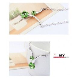 Collier plaqué Or blanc pendant fleur Orné de cristaux SWAROVSKI ELEMENTS Vert - Péridot